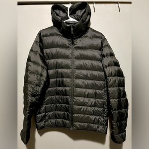 Uniqlo Ultra Light down Zip Up Hooded Puffer jacket coat - Black Sz M